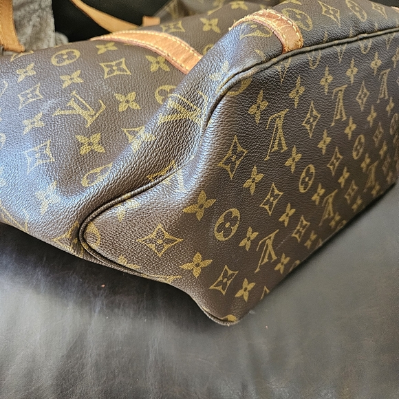 LV SHOPPING TOTE WITH RED AUTHENTIC BAG TAG (key chain not LV) - Picture 16 of 16